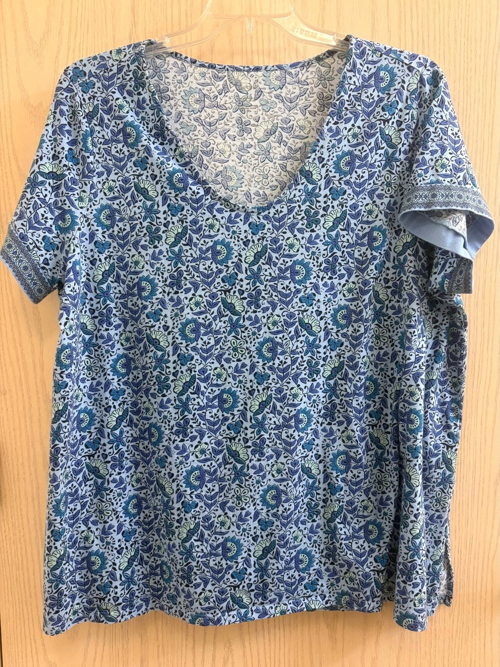 J. Jill Blue Floral Short Sleeve V-Neck Top with Border Scroll Print at Sleeves